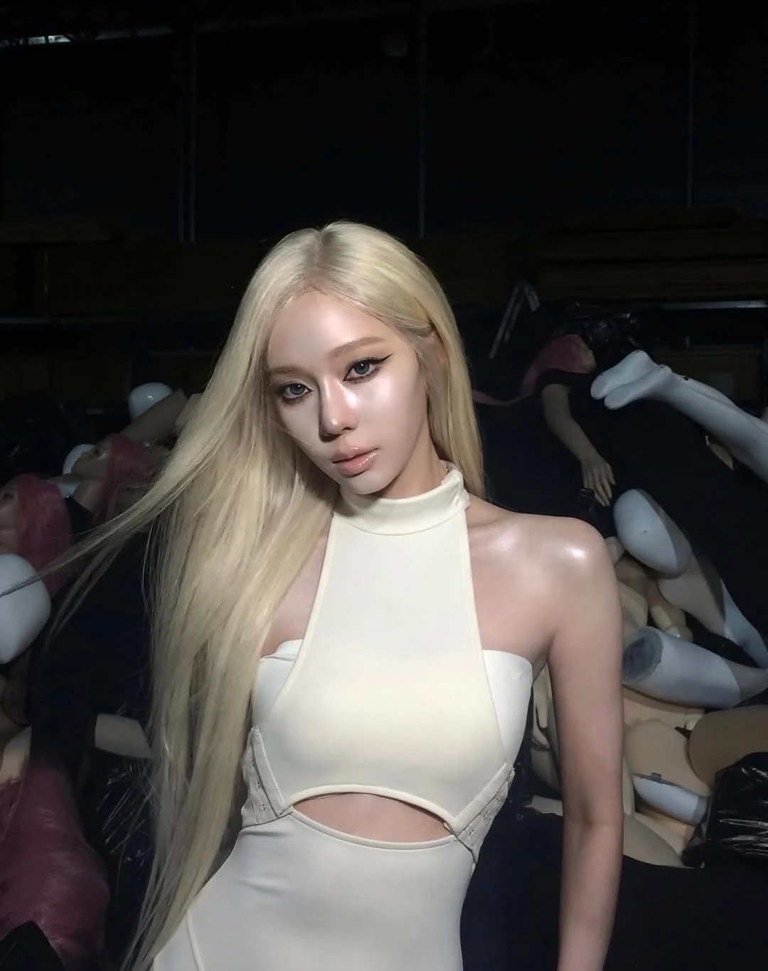 local brand Việt, aespa mặc đồ Việt, thương hiệu Việt aespa, thời trang Việt Nam, Lim Feng, outfit aespa