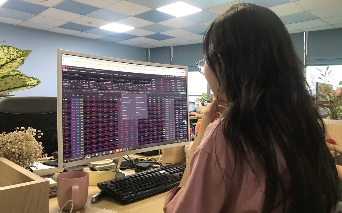 phụ nữ đầu tư chứng khoán Việt Nam, tỷ lệ nữ tham gia chứng khoán, tài chính cá nhân phụ nữ, hành vi đầu tư nữ giới, đầu tư dài hạn