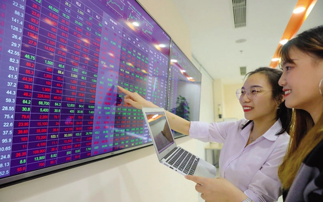 phụ nữ đầu tư chứng khoán Việt Nam, tỷ lệ nữ tham gia chứng khoán, tài chính cá nhân phụ nữ, hành vi đầu tư nữ giới, đầu tư dài hạn