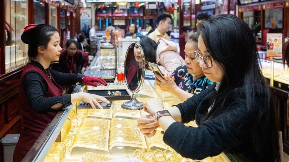 quỹ mở vs cổ phiếu vs vàng, đầu tư cho phụ nữ 35-45, phân bổ tài sản nữ doanh nhân, đầu tư an toàn và tăng trưởng, tài chính cá nhân nữ lãnh đạo