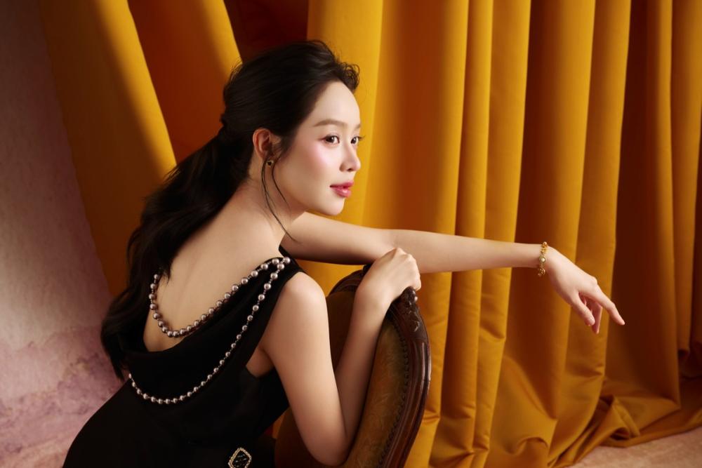 Hoa hậu Quốc tế Thanh Thuỷ toả sáng trong BST The Golden Era  