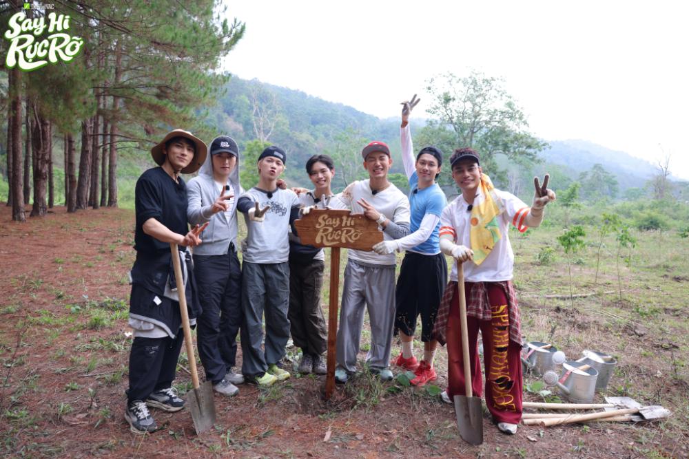 Dàn Anh trai mở concert trong rừng