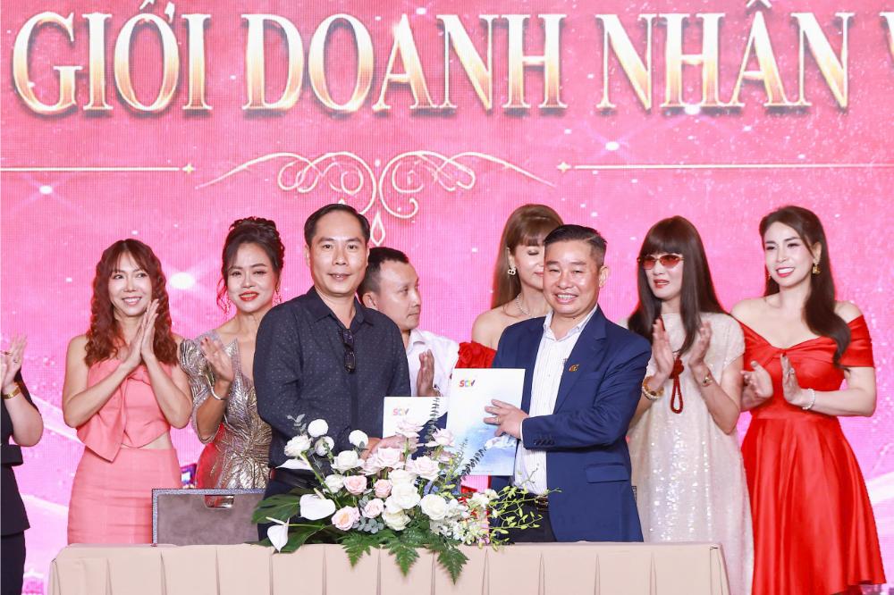 Ca sĩ Nguyên Vũ tự hào khi đồng hành cùng Hoa Hậu Thế Giới Doanh nhân Việt Nam từ những ngày đầu