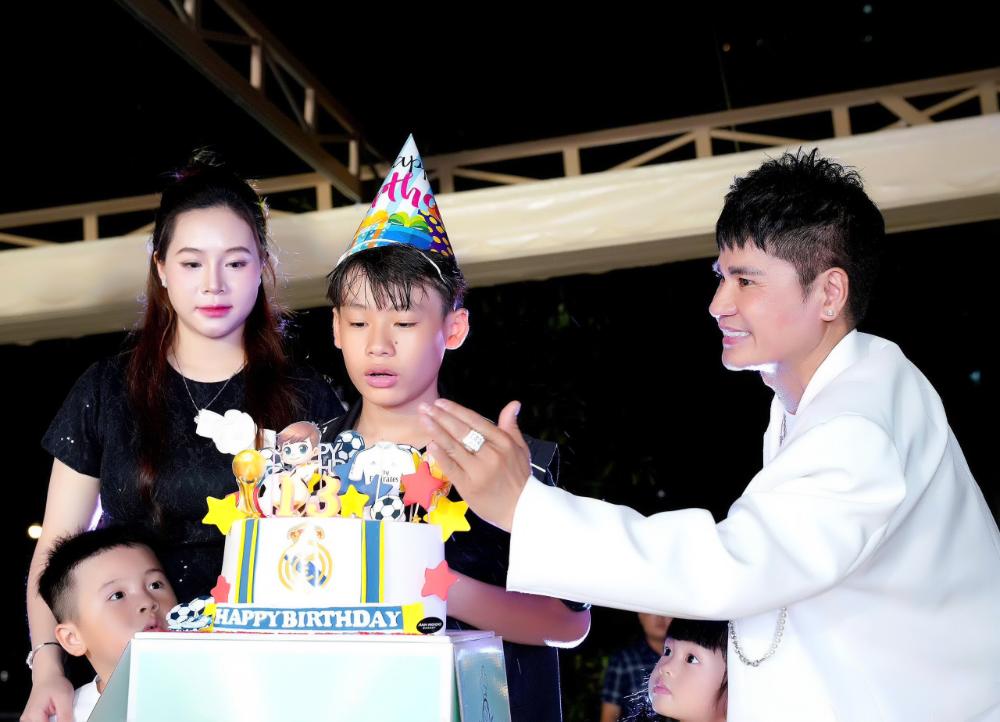 Vợ ca sĩ Lương Gia Huy yêu thương con chồng như con ruột