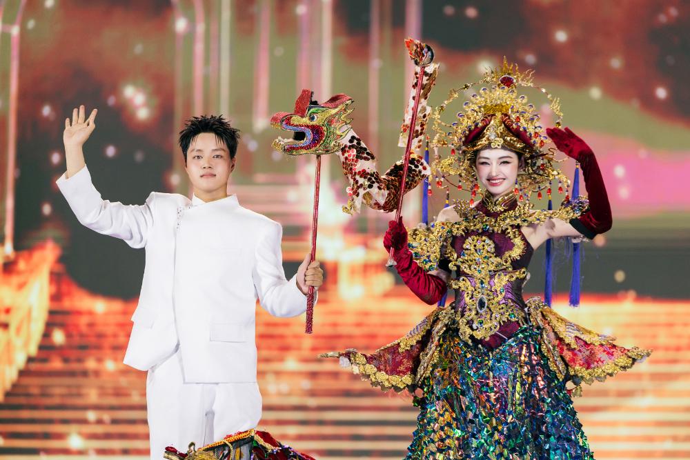 Đương kim Miss Grand Vietnam thăng hoa cùng màn trình diễn Thăng Long Hội