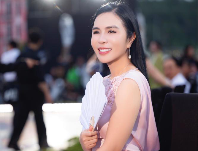 Doanh nhân Lưu Nga toả sáng tại Vietnam Beauty Fashion Fest 16
