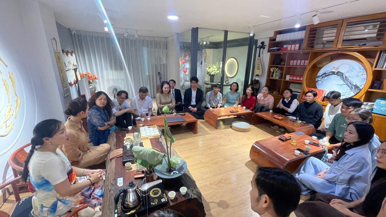 Khách tham dự buổi giao lưu văn hóa Việt - Nhật