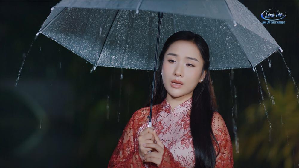 Hồ Phương Liên dầm mưa 12 tiếng, chinh phục ca khúc khó của Lăng Lập
