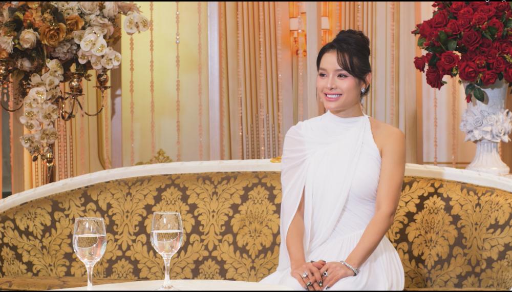 Phương Trinh Jolie trải qua áp lực nghệ sĩ kinh doanh online