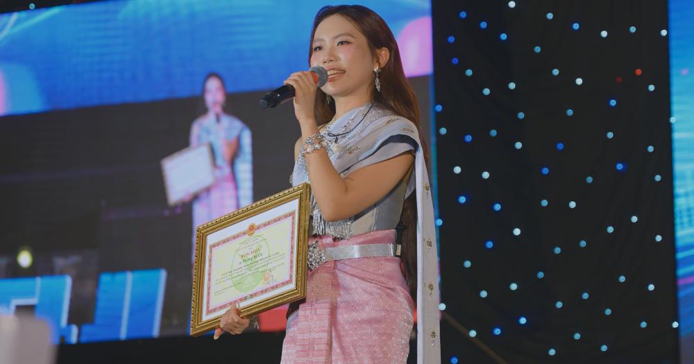 Phương Mỹ Chi được UBND tỉnh Vĩnh Long tặng Bằng khen vì góp phần quảng bá văn hóa Khmer Nam Bộ