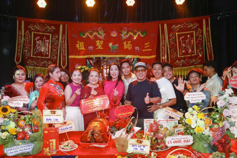 NSND Trịnh Kim Chi cùng nghệ sĩ Việt giữ trọn nghĩa tình trong ngày Giỗ Tổ
